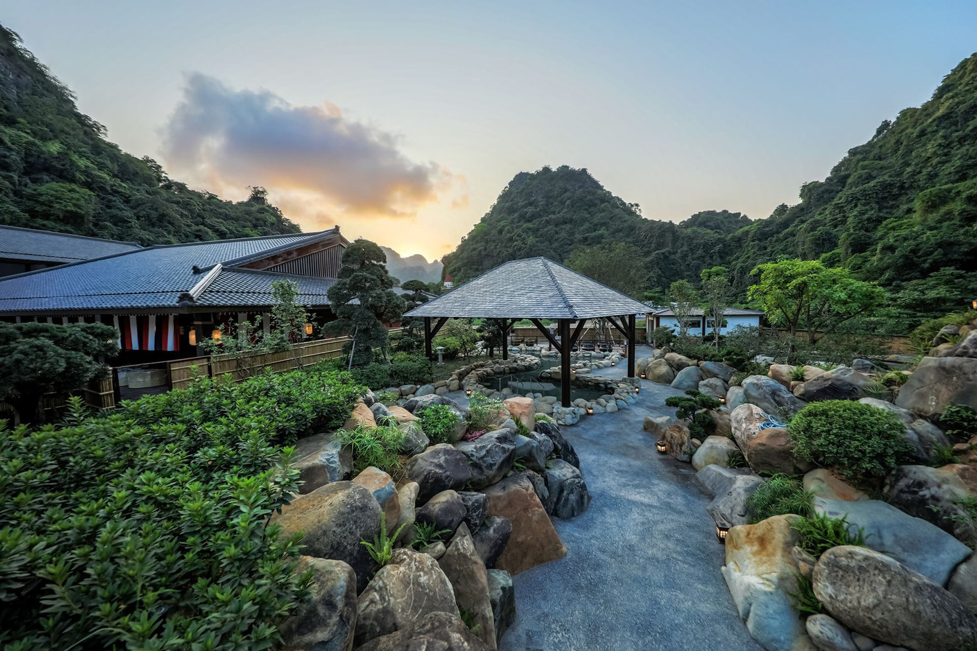 Giá vé Onsen Quang Hanh Quảng Ninh